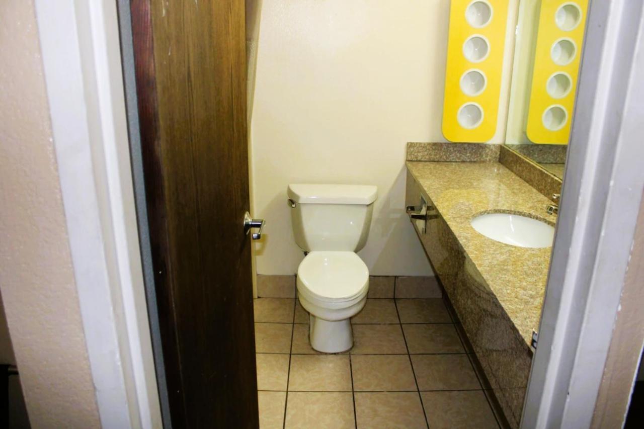 Oyo Hotel Tulsa Ok, I-44 Екстер'єр фото
