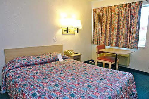 Oyo Hotel Tulsa Ok, I-44 Екстер'єр фото